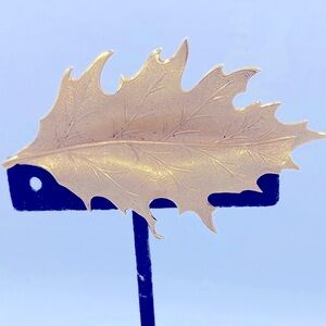 Vintage Giovanni Signed Large Textured Gold Tone Leaf Brooch / Pin